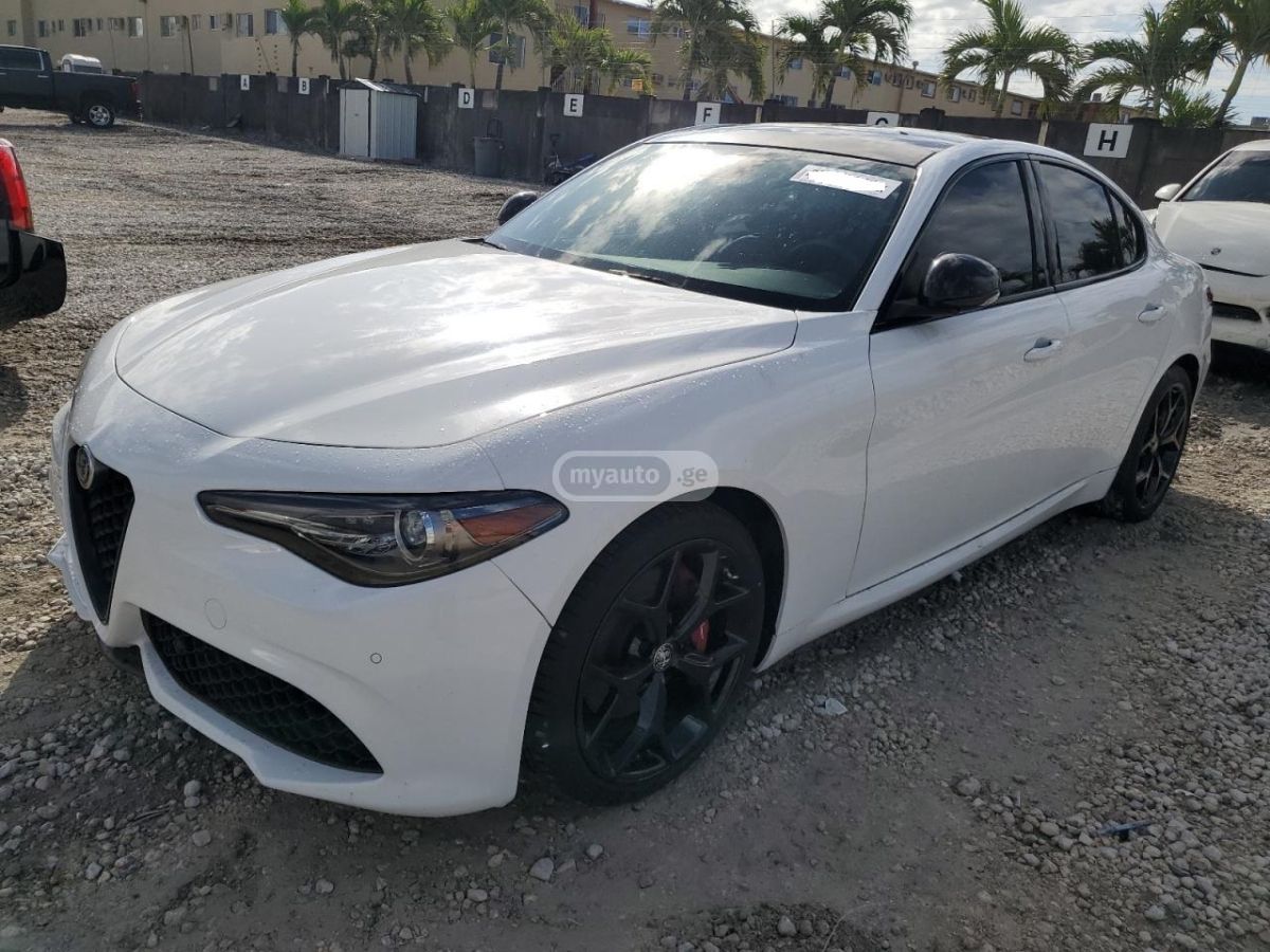 Alfa Romeo Giulia - фото 1
