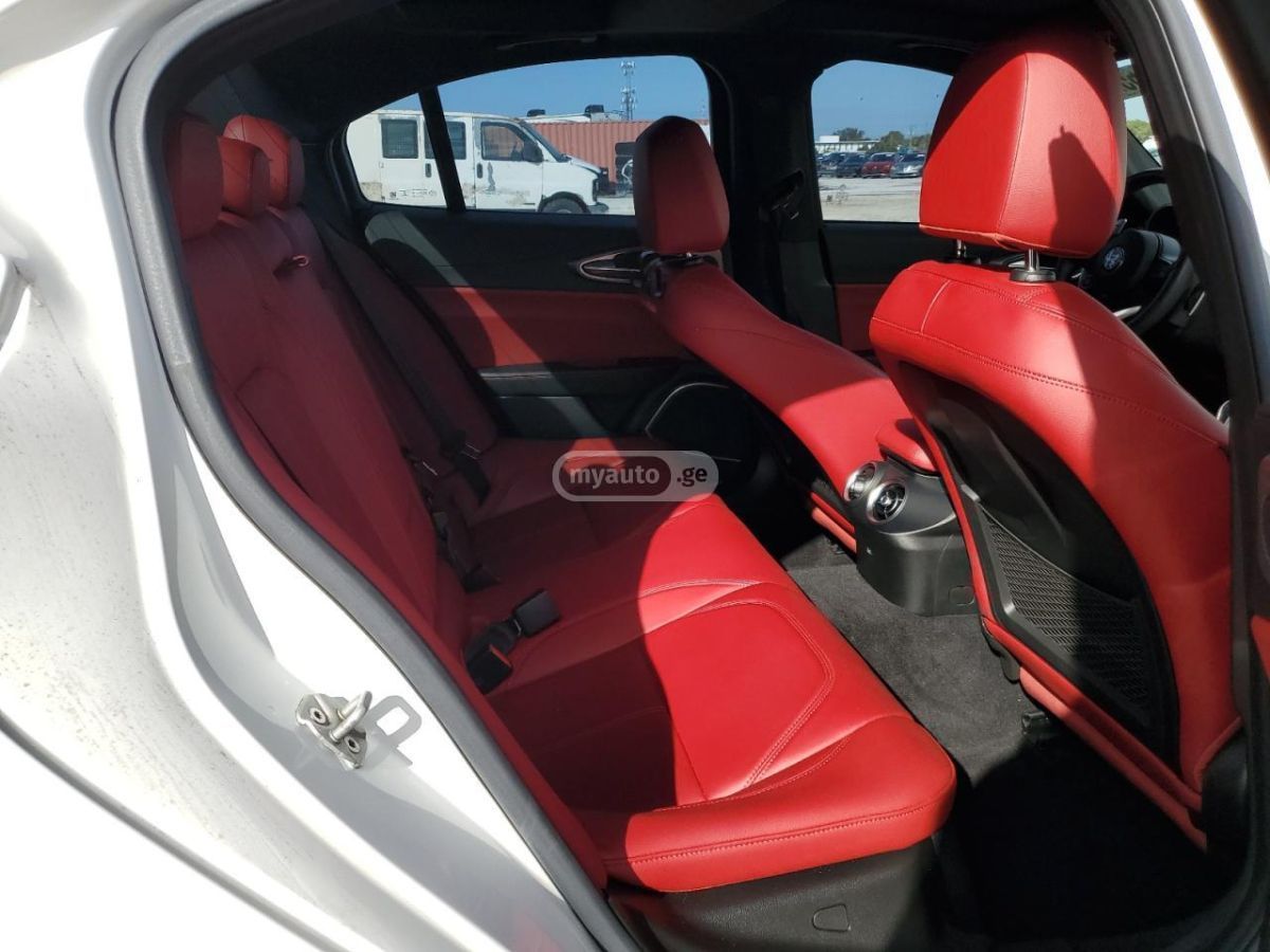Alfa Romeo Giulia - фото 9
