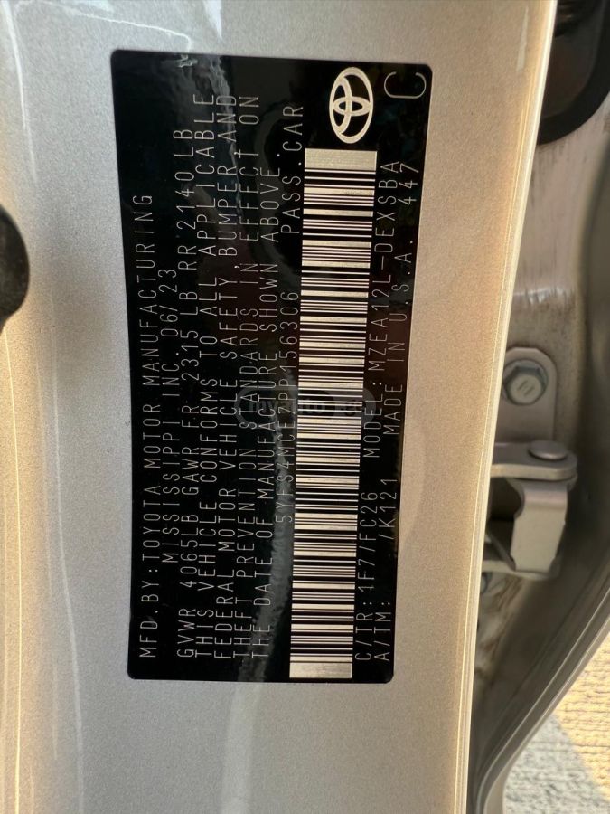 Toyota SE 4dr Sedan CVT — миниатюра 10