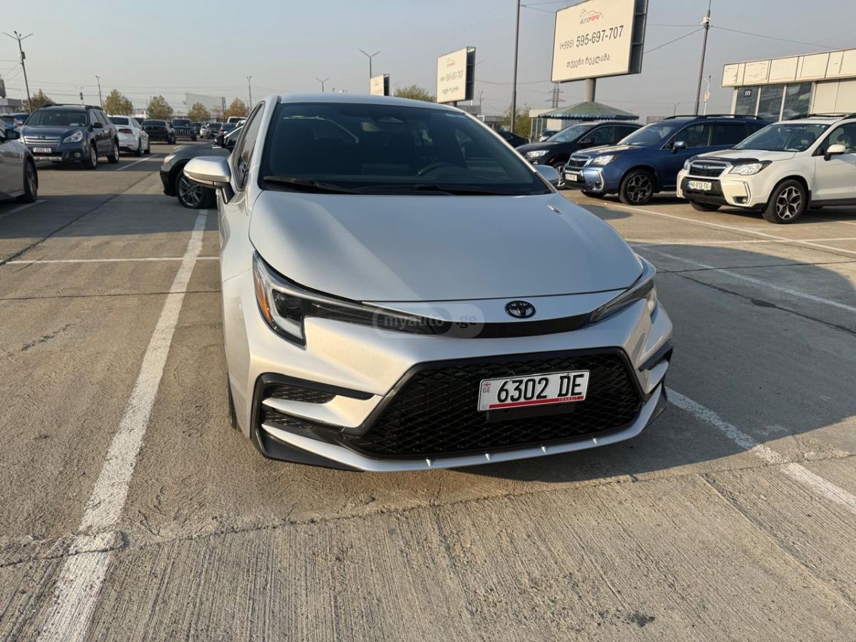 Toyota SE 4dr Sedan CVT — миниатюра 4