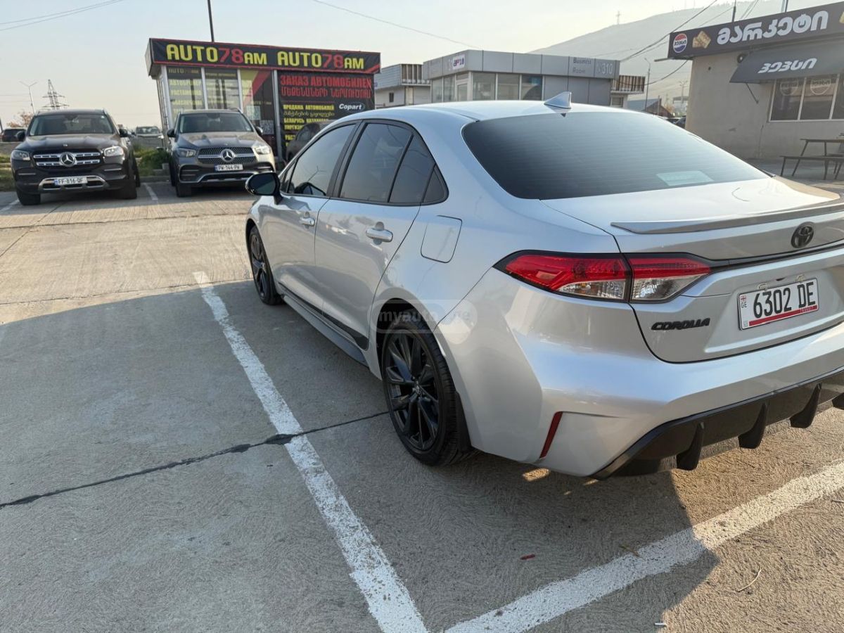 Toyota SE 4dr Sedan CVT — миниатюра 5