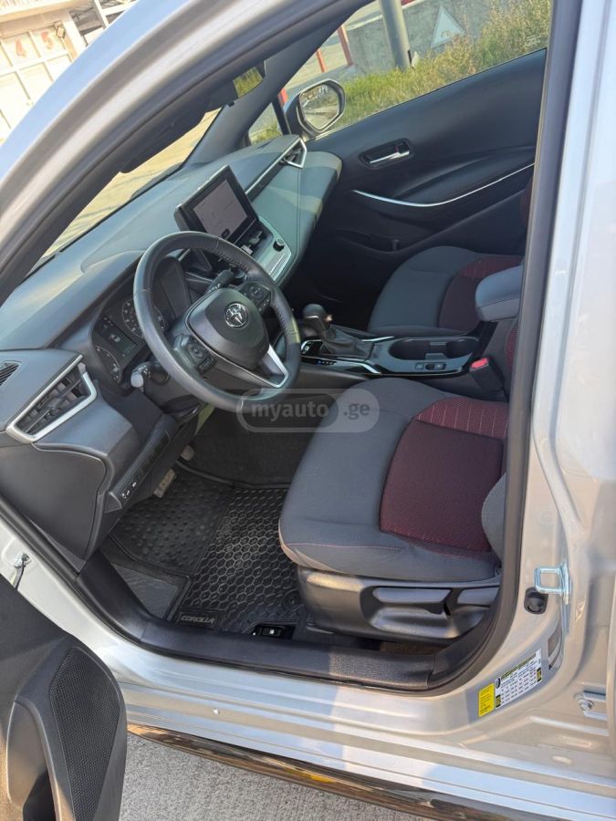 Toyota SE 4dr Sedan CVT — миниатюра 8