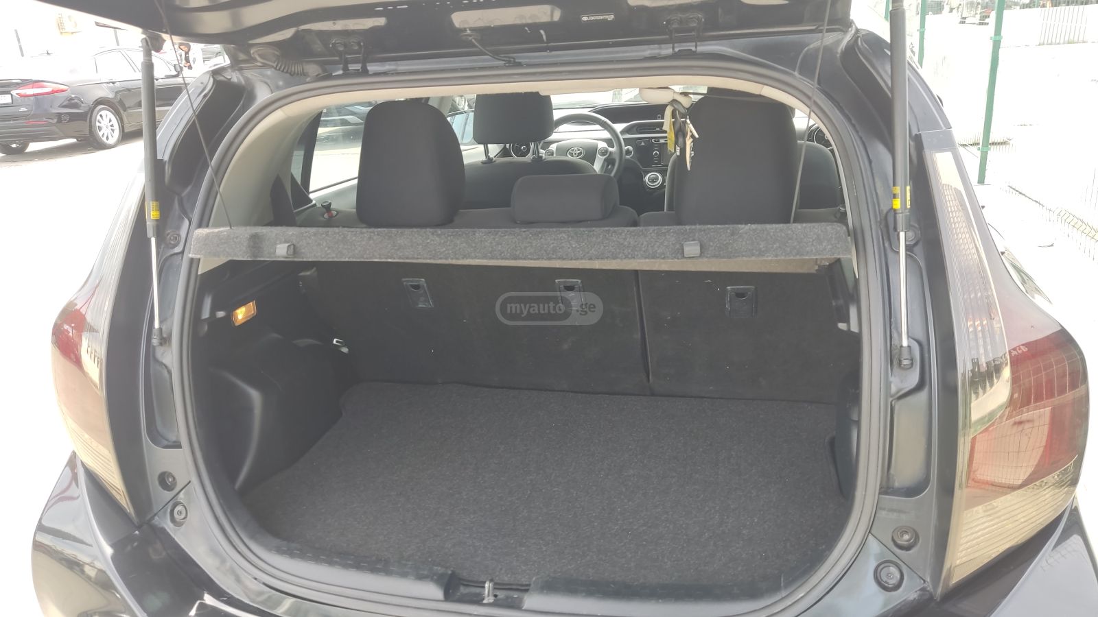 Toyota Prius C - фото 7