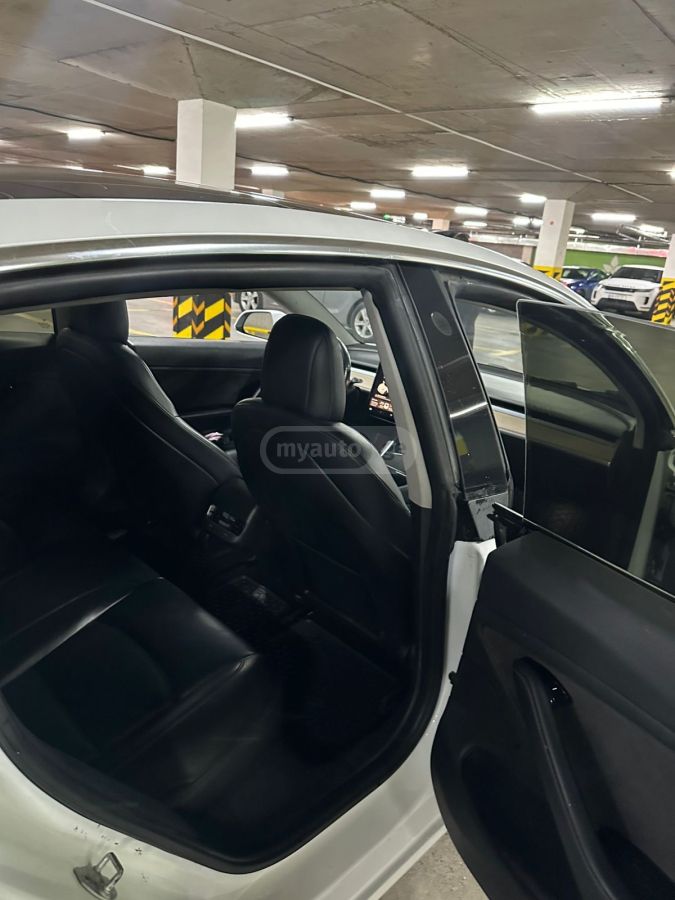 Tesla Model 3 - фото 7