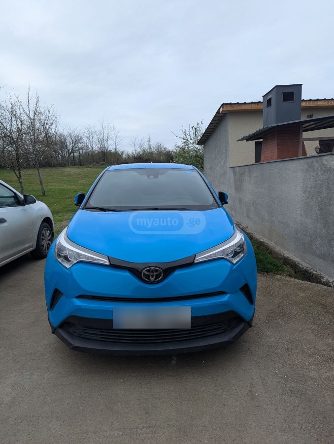 Toyota CHR - фото 1