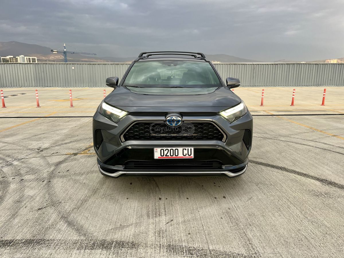 Toyota SE 4dr All-Wheel Drive CVT — миниатюра 1