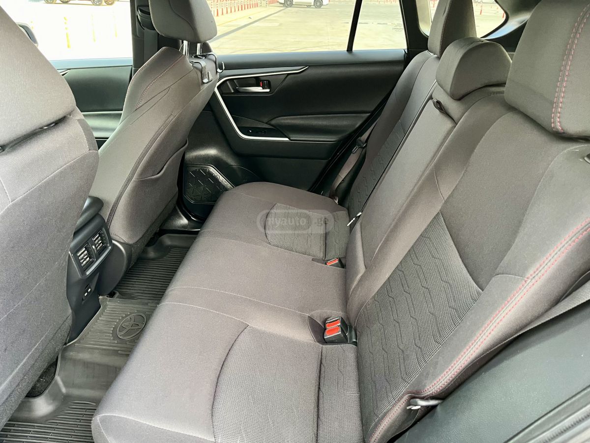 Toyota SE 4dr All-Wheel Drive CVT — миниатюра 10