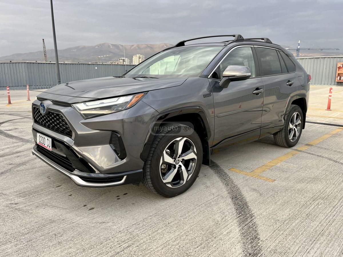 Toyota SE 4dr All-Wheel Drive CVT — миниатюра 2