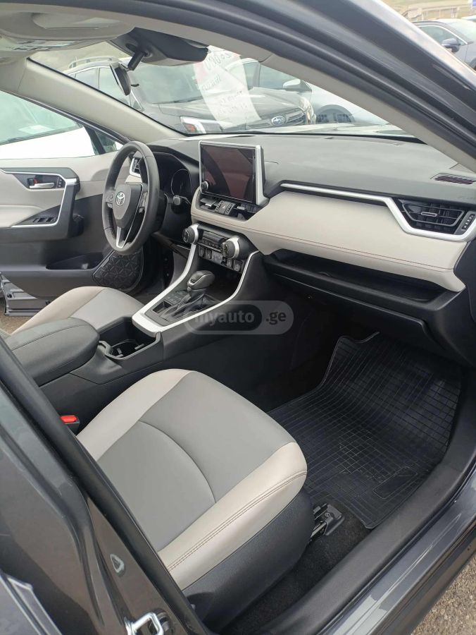 Toyota Adventure 4dr All-Wheel Drive — миниатюра 10