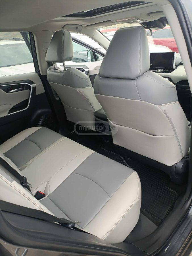 Toyota Adventure 4dr All-Wheel Drive — миниатюра 11