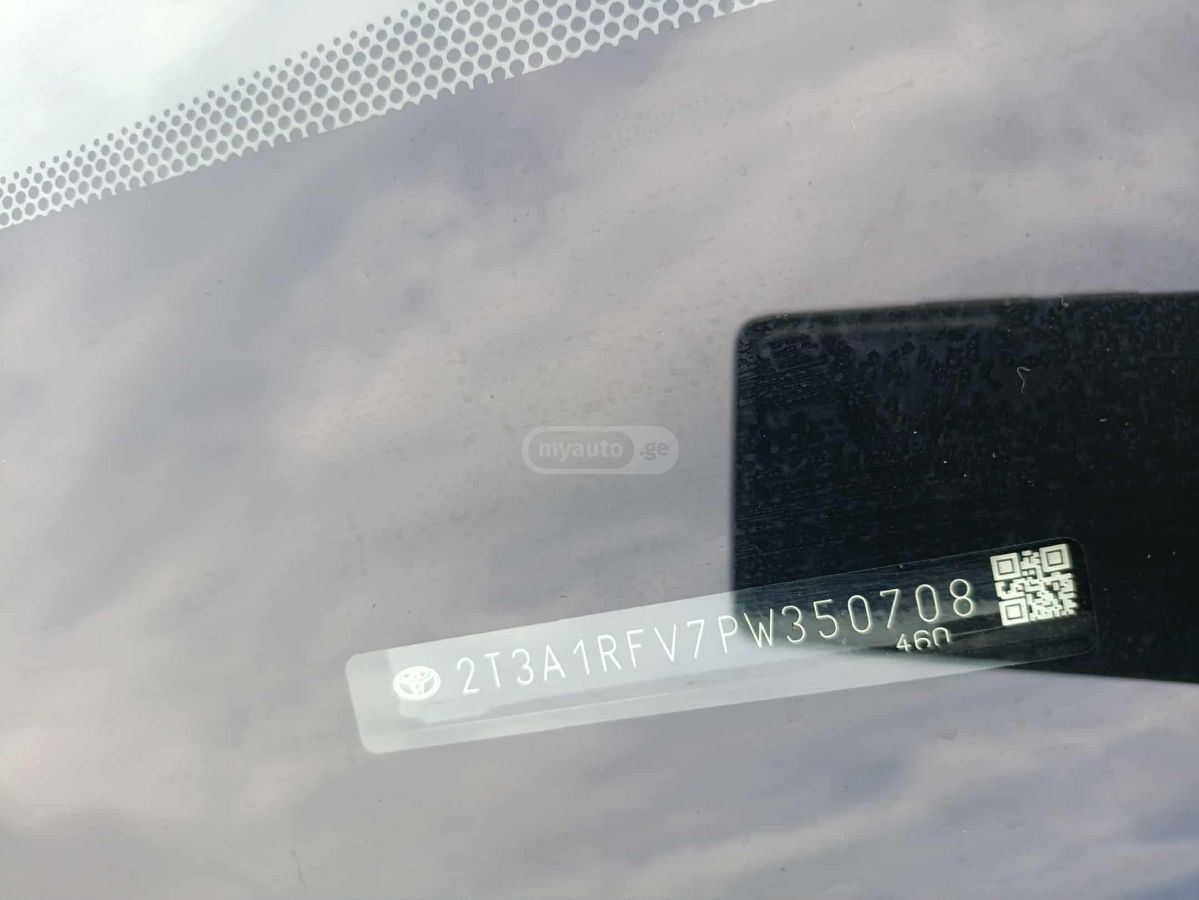 Toyota Adventure 4dr All-Wheel Drive — миниатюра 14