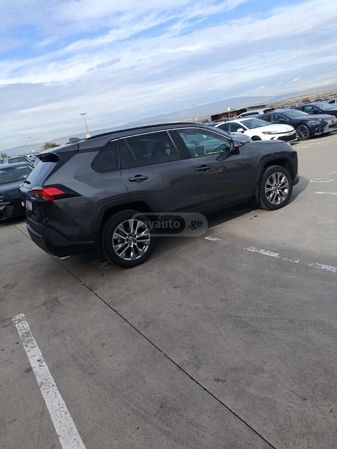 Toyota Adventure 4dr All-Wheel Drive — миниатюра 4