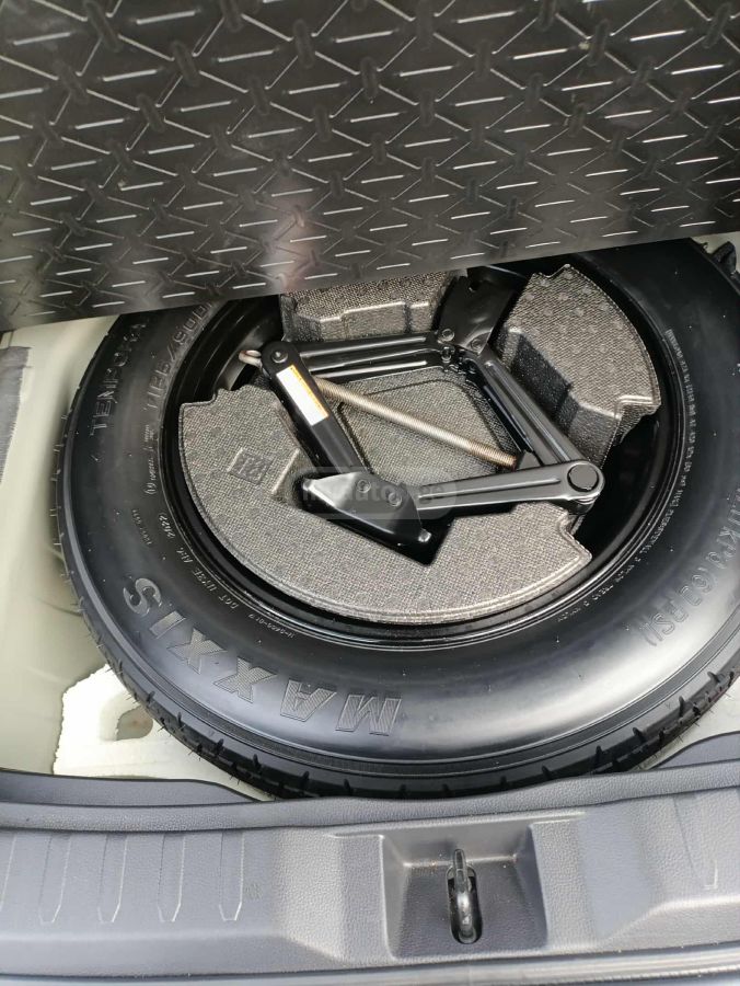 Toyota Adventure 4dr All-Wheel Drive — миниатюра 5