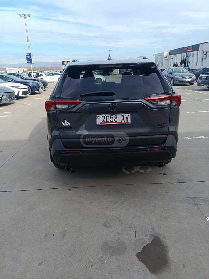 Toyota Adventure 4dr All-Wheel Drive — миниатюра 7