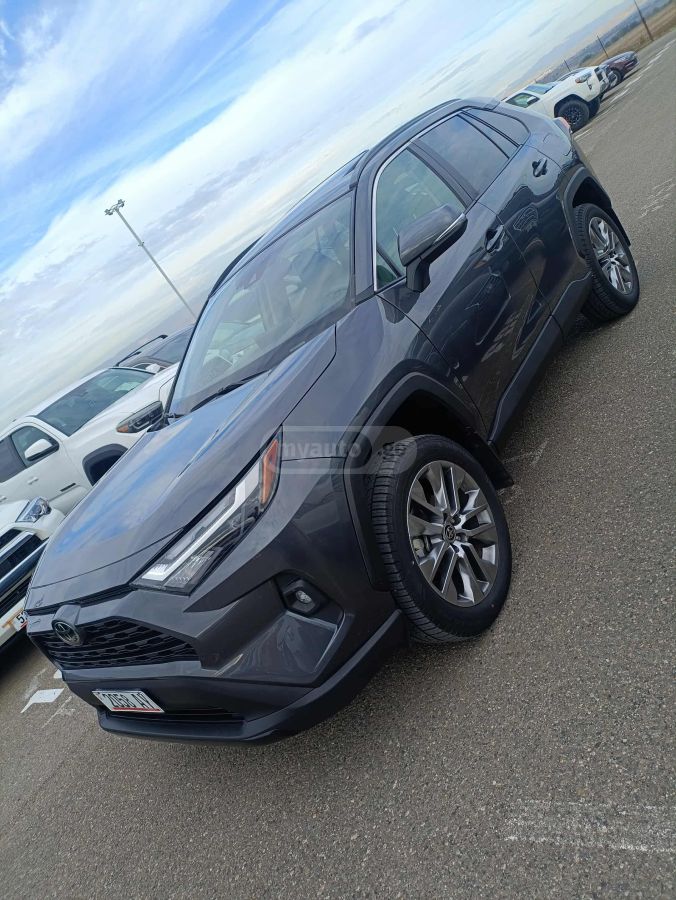 Toyota Adventure 4dr All-Wheel Drive — миниатюра 8