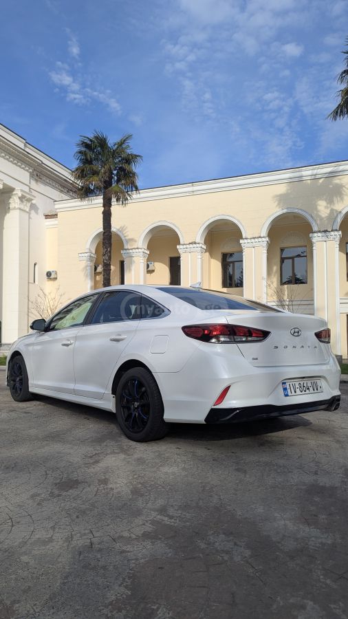 Hyundai Sonata - фото 1