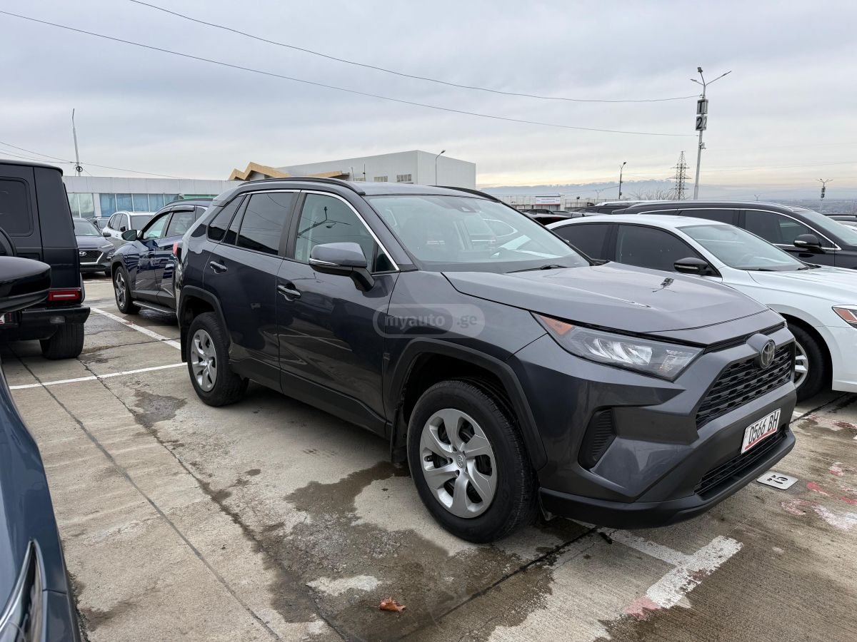 Toyota RAV 4 - фото 1