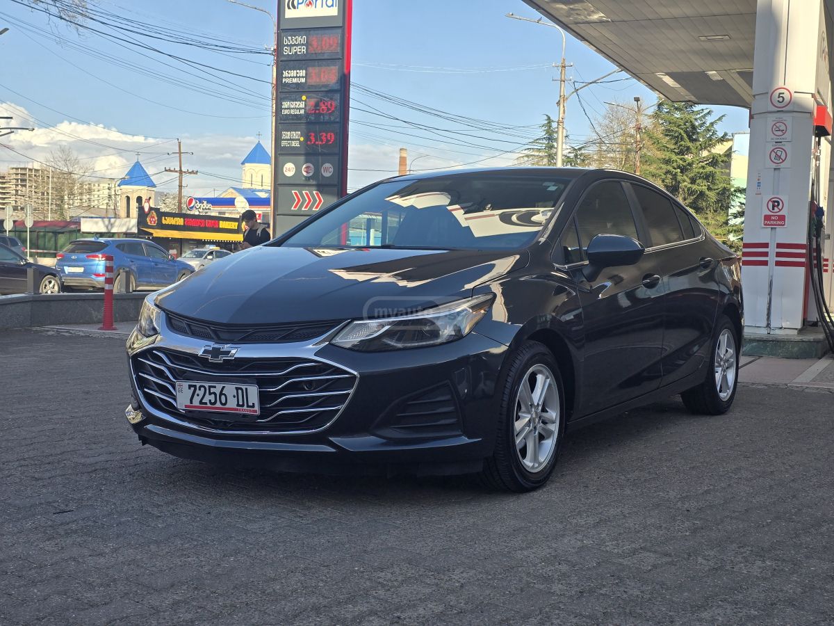 Chevrolet Cruze - фото 1