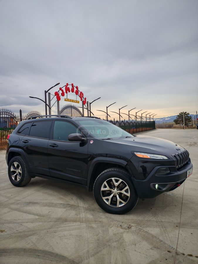 Jeep Cherokee - фото 3