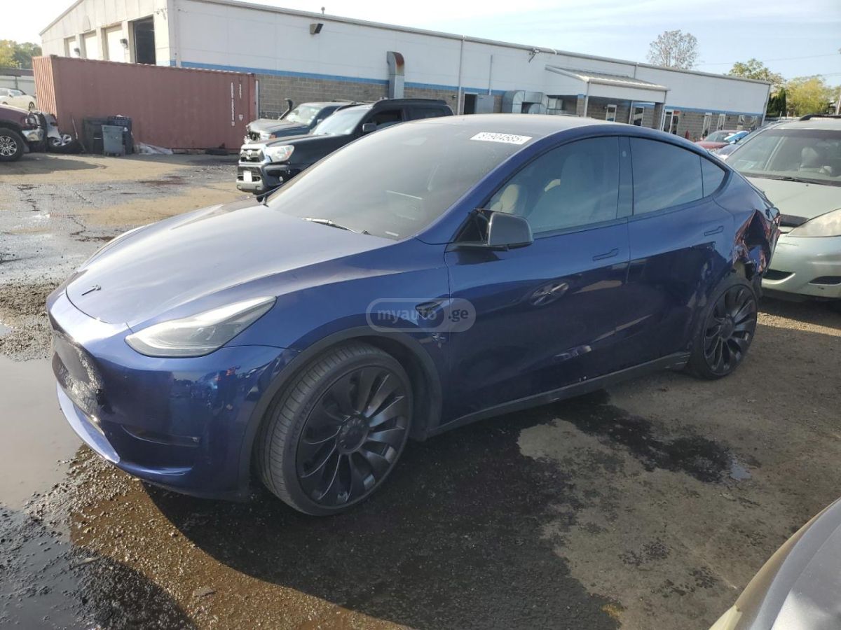 Tesla Model Y - фото 4