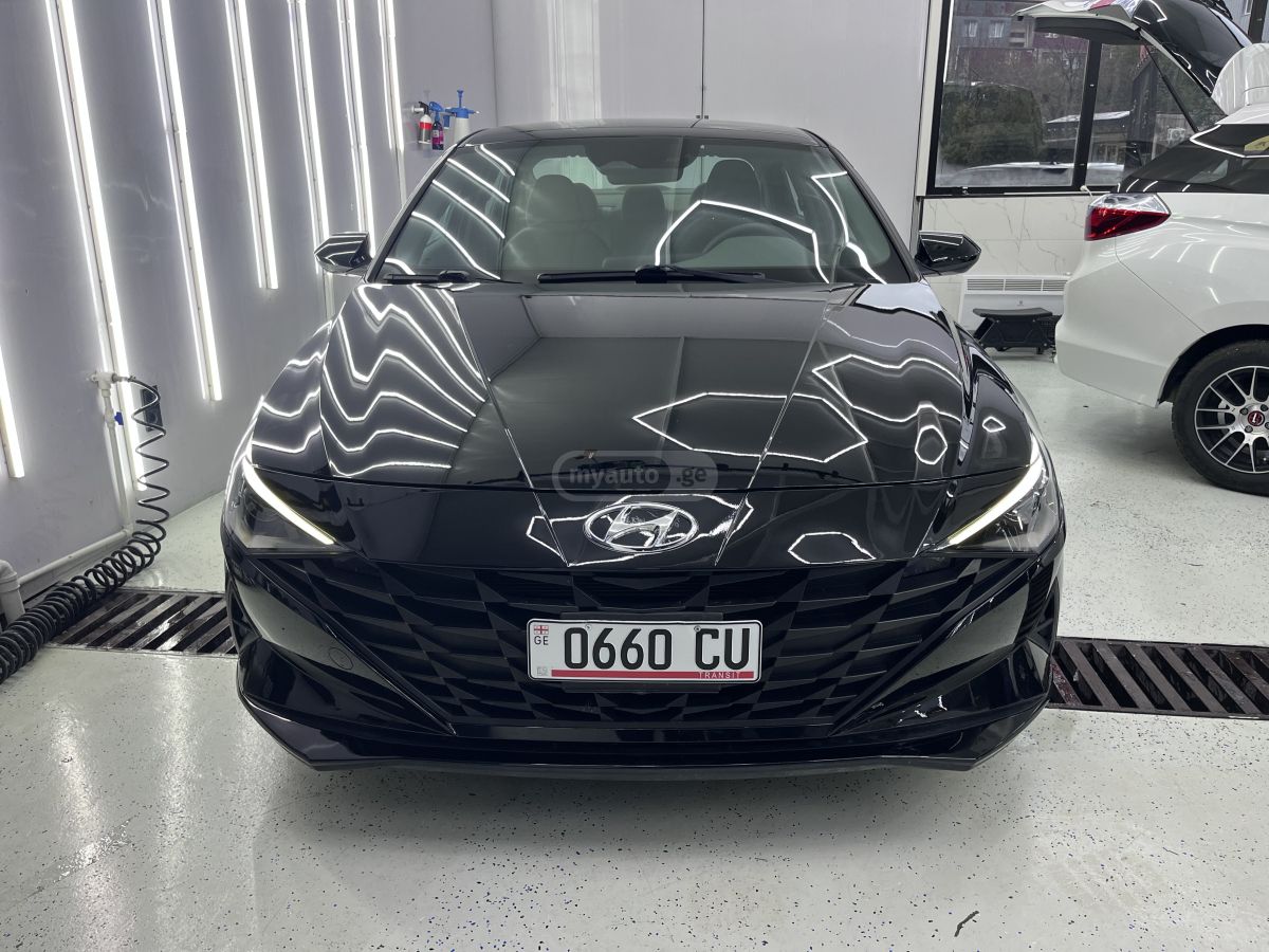 Hyundai Elantra - фото 1