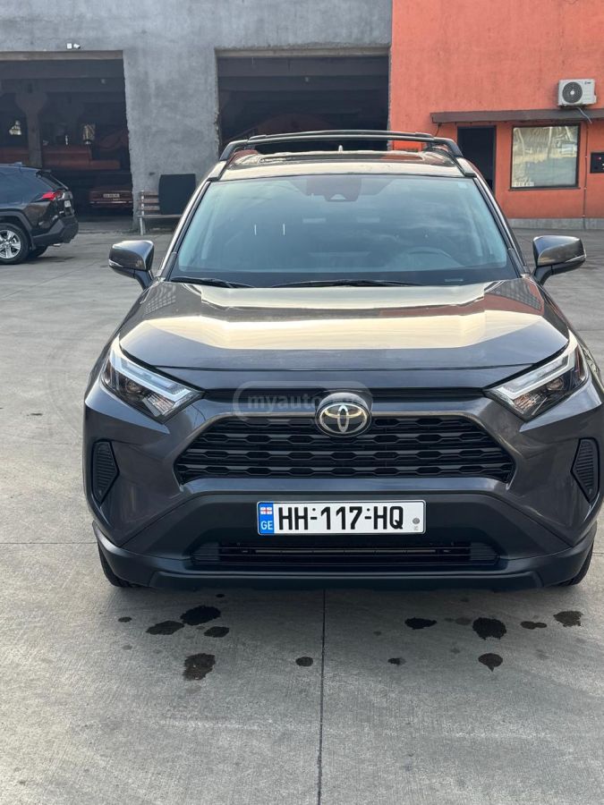 Toyota RAV 4 - фото 1