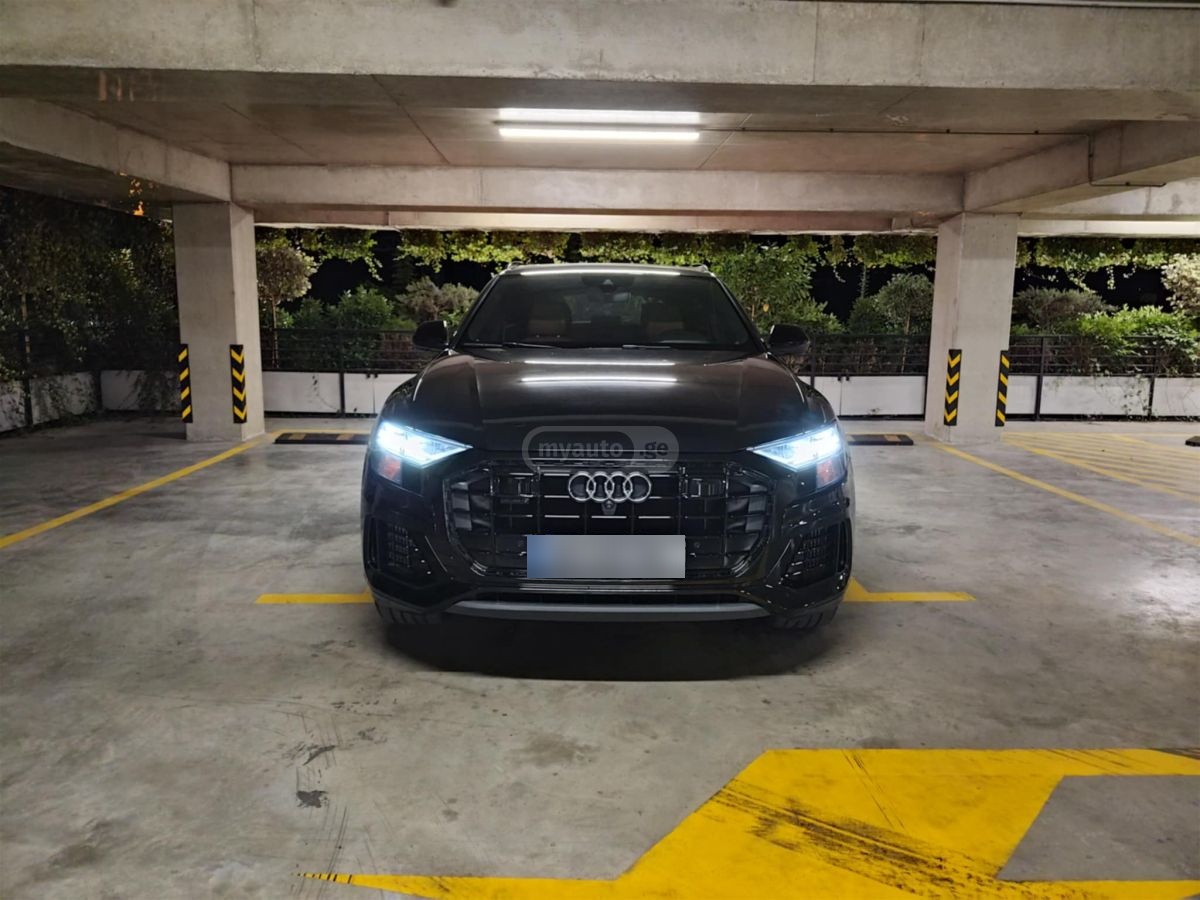 Audi Q8 - фото 1