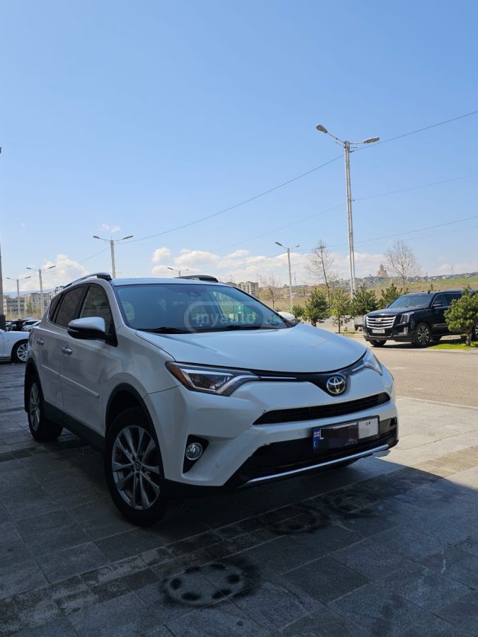 Toyota Rav 4 - фото 1