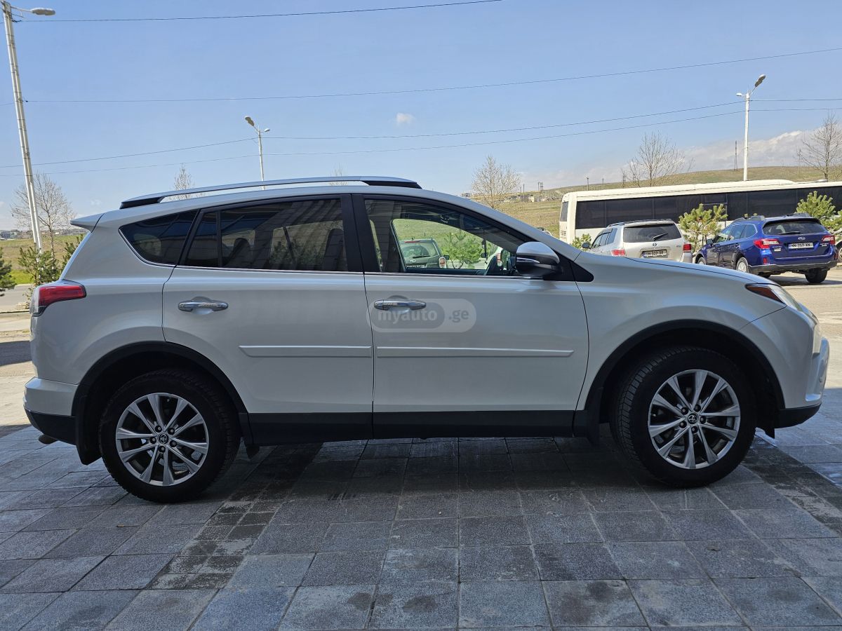 Toyota Rav 4 - фото 8