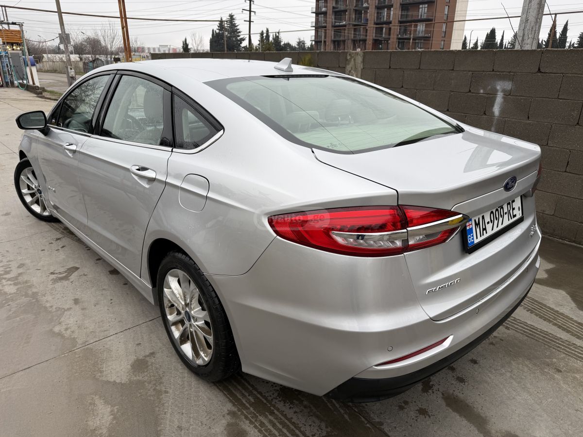 Ford Fusion - фото 3