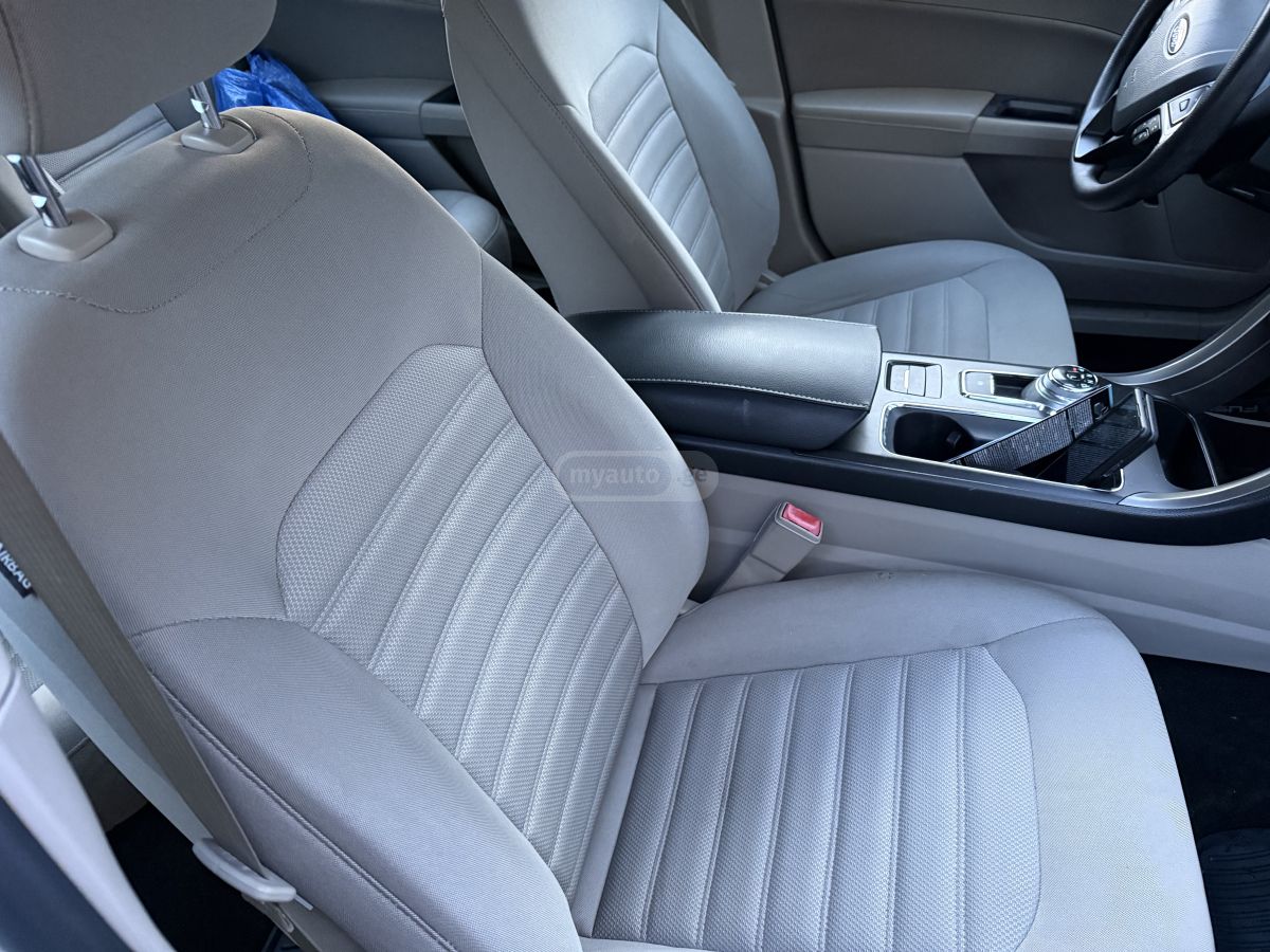 Ford Fusion - фото 7