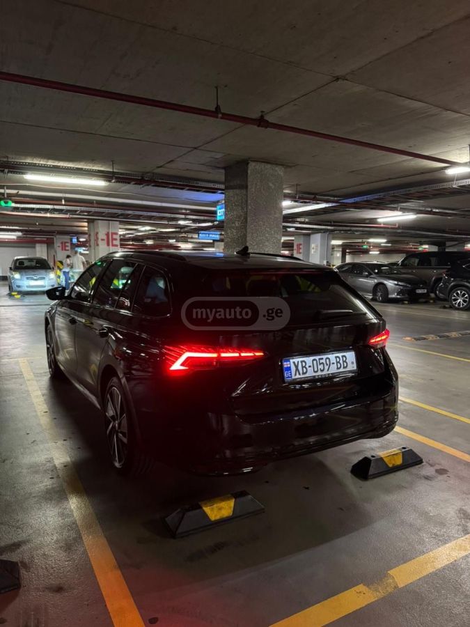 Skoda Octavia 2024 — миниатюра 1