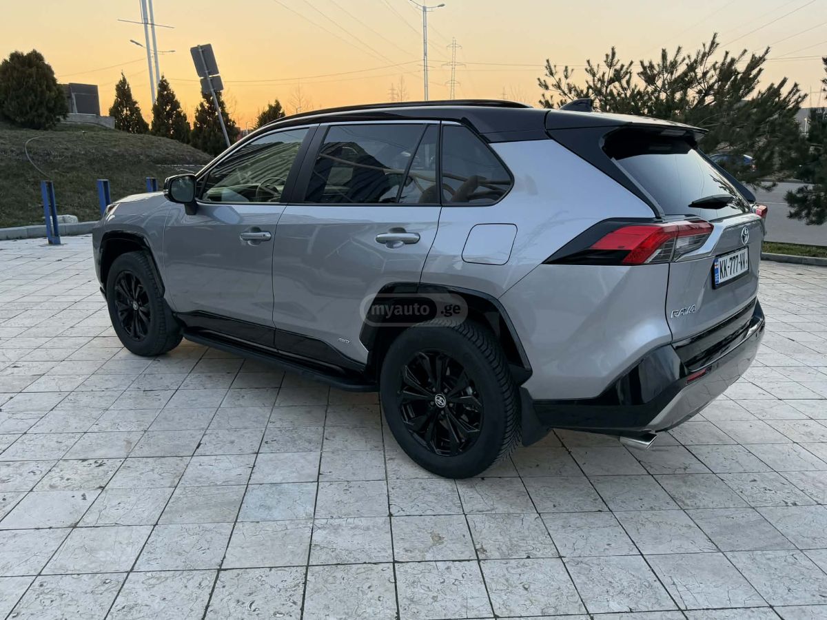 Toyota RAV 4 - фото 3