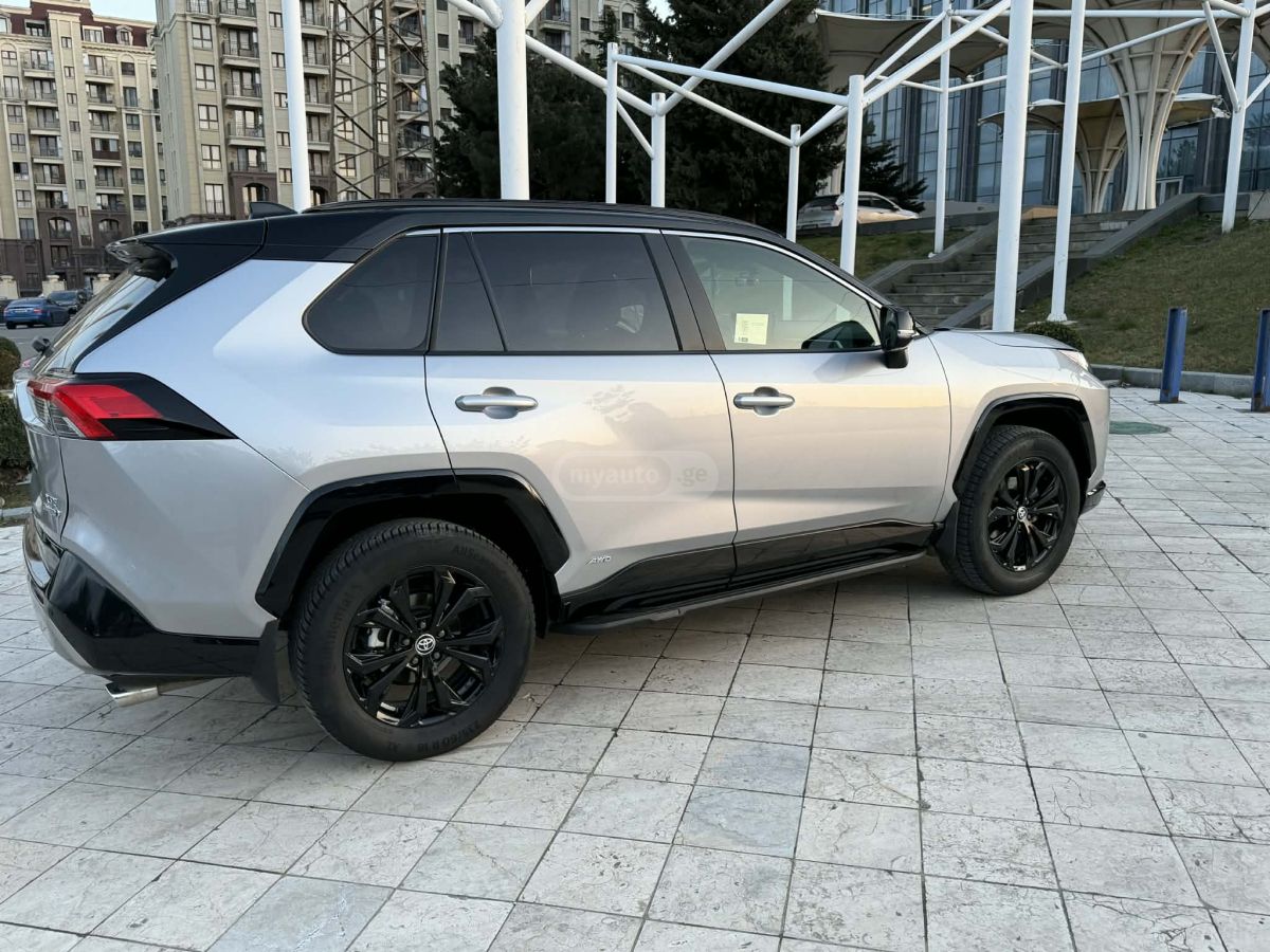 Toyota RAV 4 - фото 4