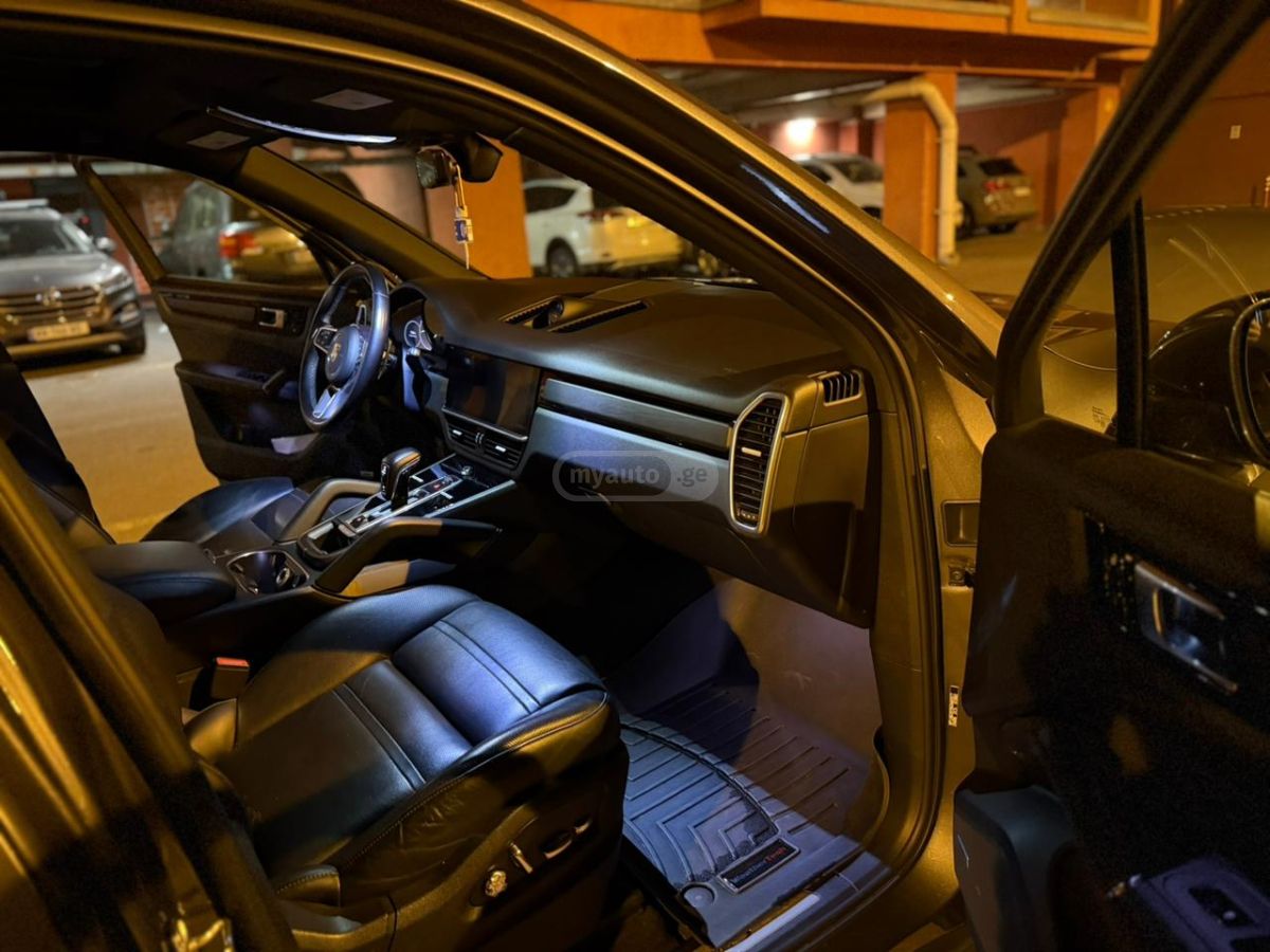 Porsche Cayenne - фото 12