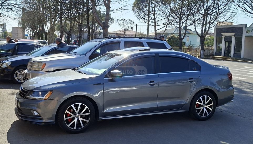 Volkswagen Jetta - фото 1