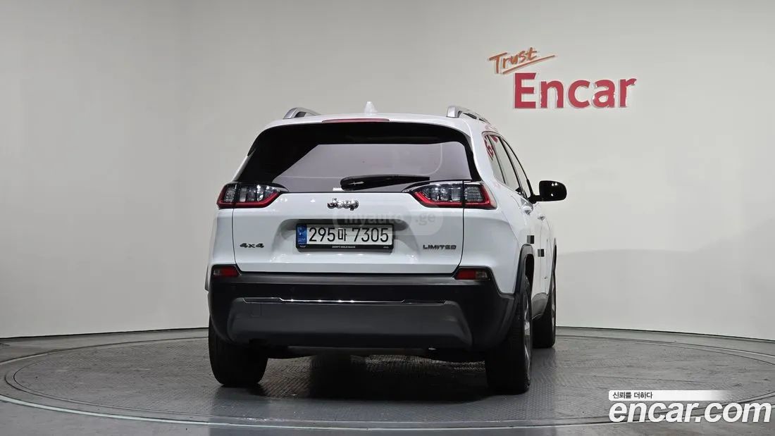 Jeep Cherokee - фото 4