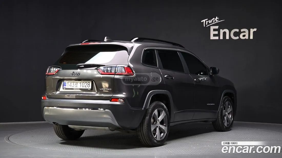 Jeep Cherokee - фото 2