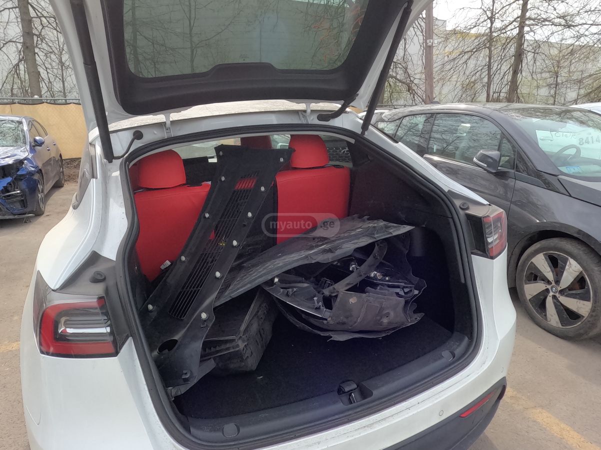 Tesla Model Y - фото 15