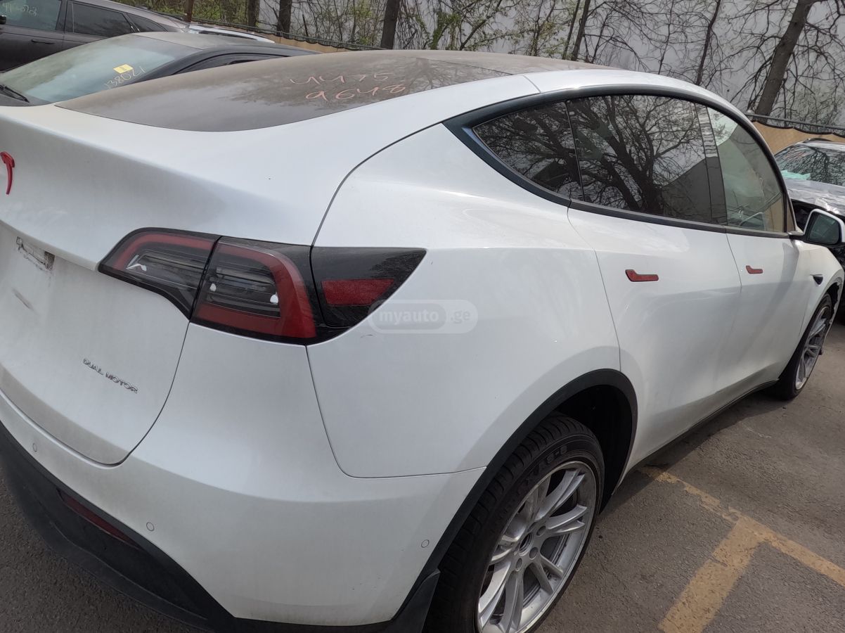 Tesla Model Y - фото 8