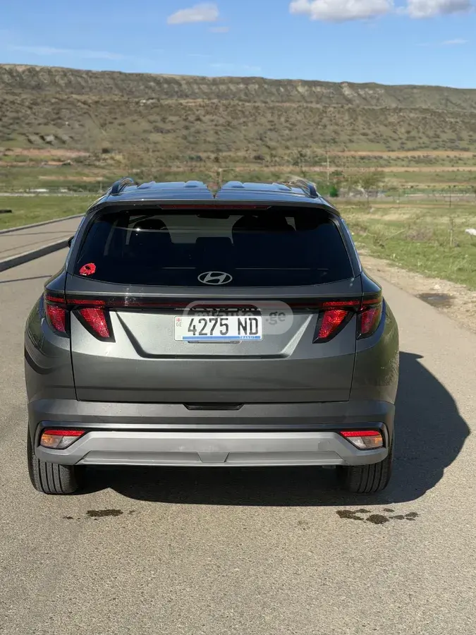 نمای دیگر Hyundai 2025