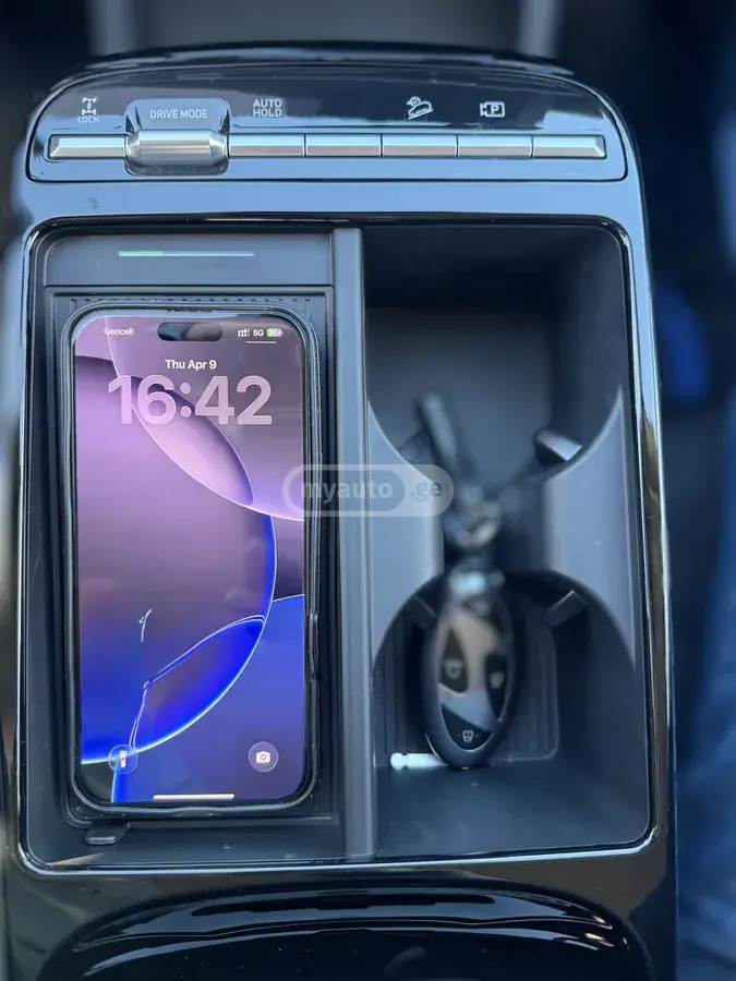 نمای دیگر Hyundai 2025