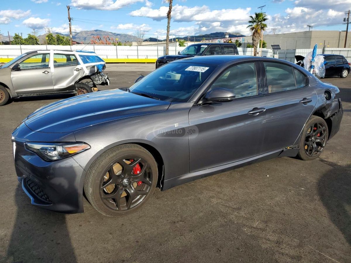 Alfa Romeo Giulia 2023 — миниатюра 3