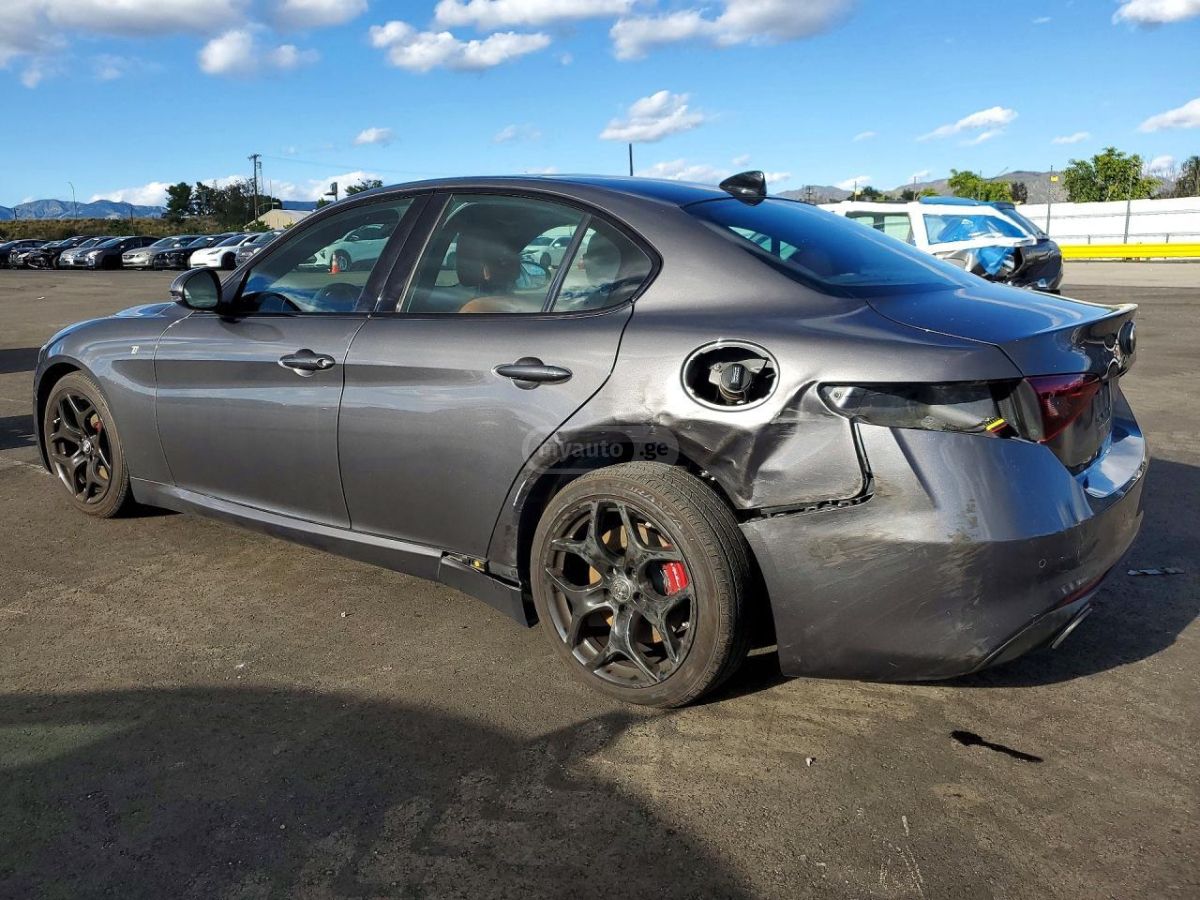 Alfa Romeo Giulia 2023 — миниатюра 4