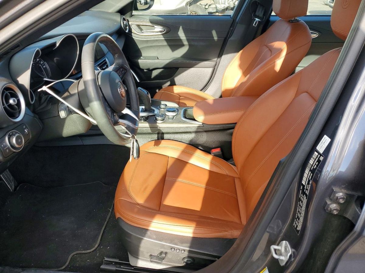 Alfa Romeo Giulia 2023 — миниатюра 7