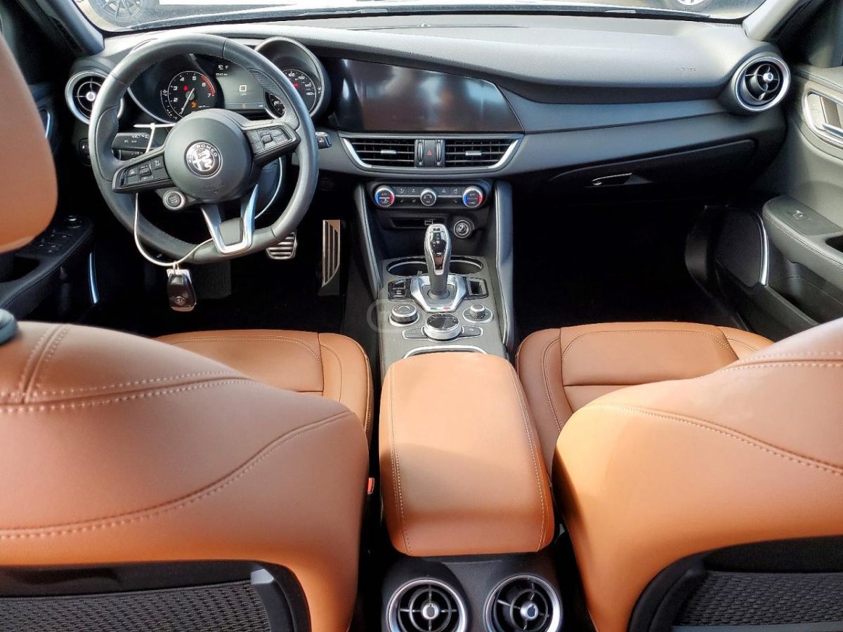 Alfa Romeo Giulia 2023 — миниатюра 8