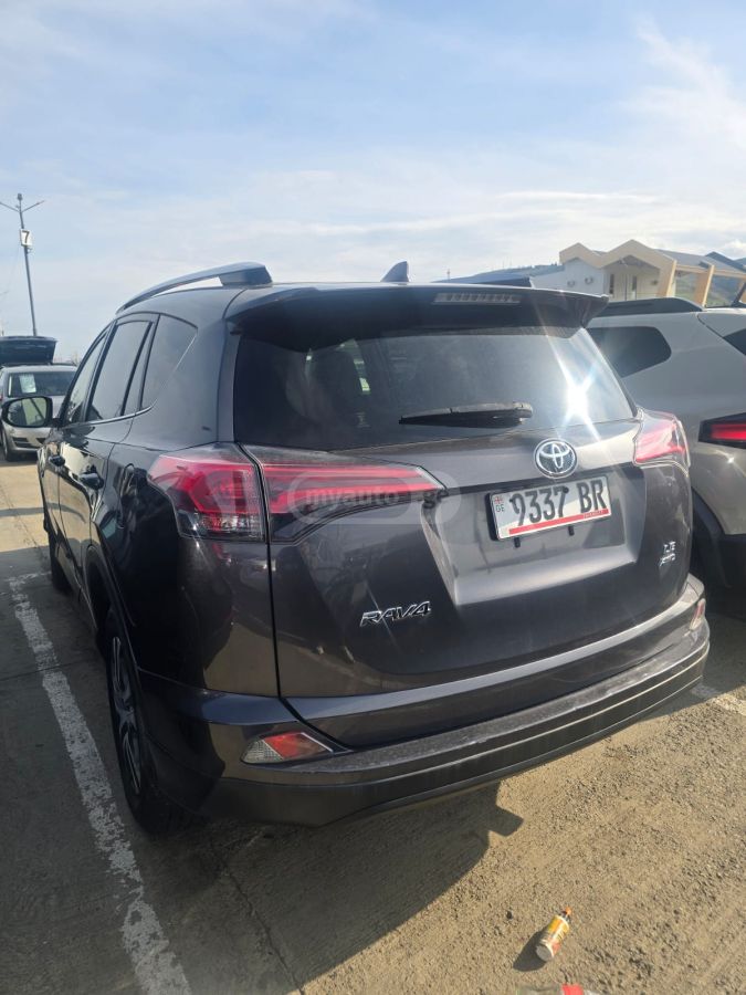 Toyota RAV 4 - фото 1
