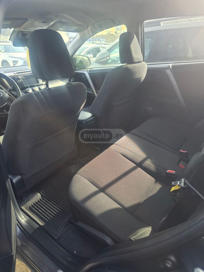 Toyota RAV 4 - фото 3