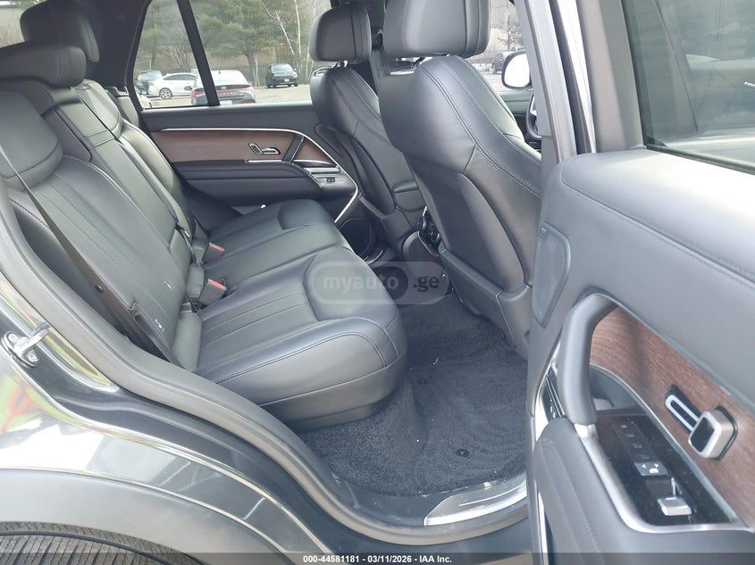 Land Rover Range Rover P400 Se 2025 — миниатюра 8