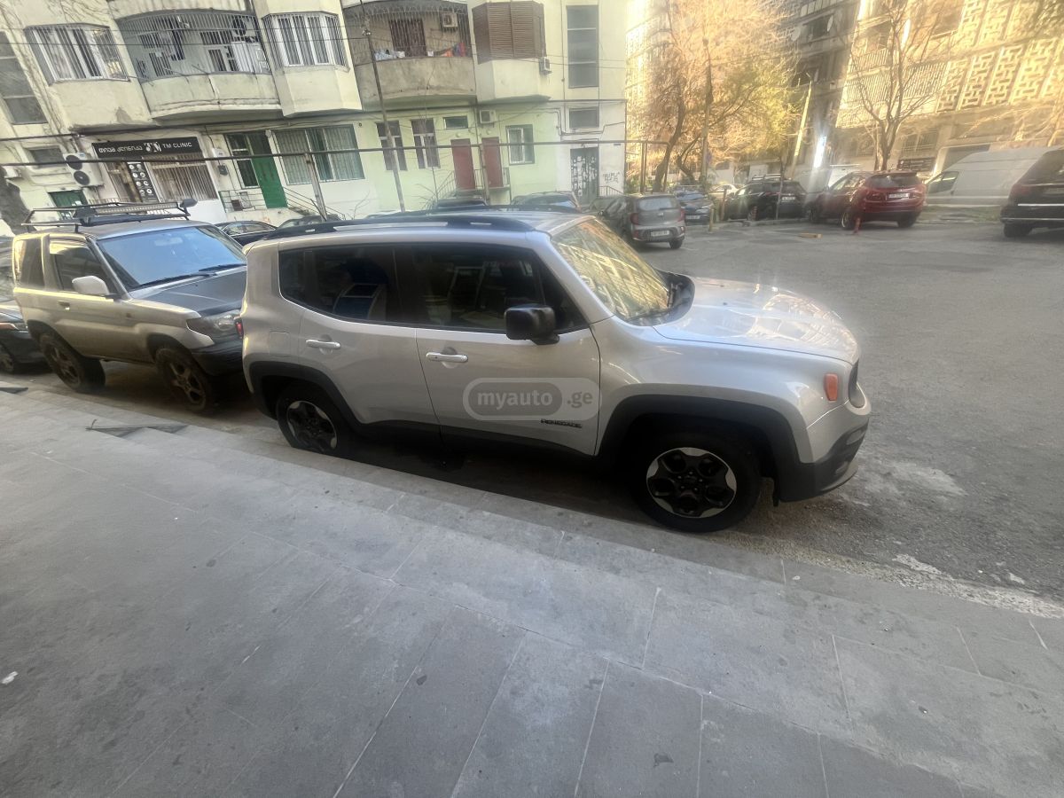 Jeep Renegade - фото 1
